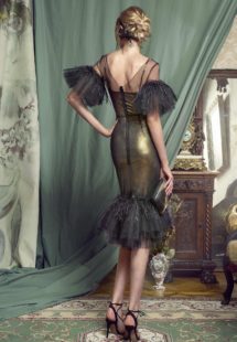 Style #473, available in black-gold