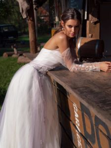 Wedding dress with slit and off-the-shoulder sleeves, available in ivory, ivory-purple