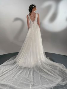 A-line wedding dress with leaf embroidery