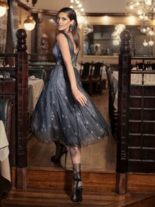 Style #601a, available in black-grey, black-pink