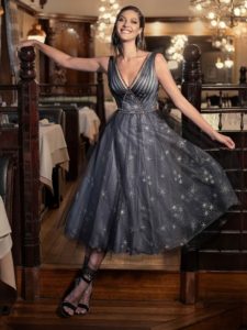 Style #601a, available in black-grey, black-pink