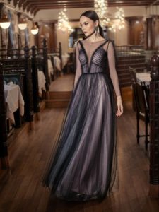 Style #602, available in black-grey, black-pink