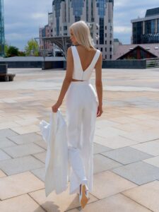 Three-piece bridal set with a detachable flower brooch
