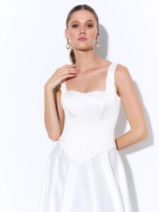 Style #L-0723-3/L-0123-8, available in ivory or black