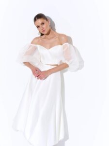 Style #L-0823-3/L-0123-8, available in ivory or black
