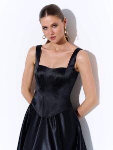 Style #L-0723-3/L-0123-8, available in ivory or black