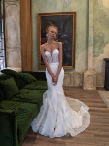 Mermaid wedding dress with ruffled skirt