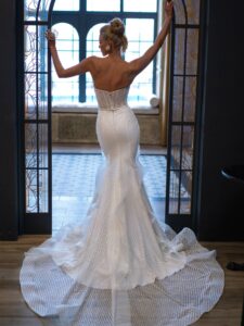 Mermaid wedding dress with ruffled skirt