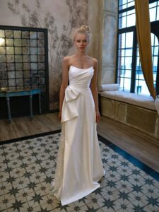 Strapless wedding dress with a bow and detachable lace bolero