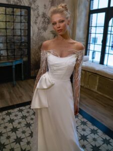 Strapless wedding dress with a bow and detachable lace bolero