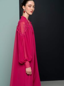 Flowing dress with detailed long sleeves