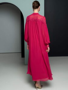Flowing dress with detailed long sleeves
